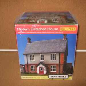 Hornby Skaledale R9804 Modern Detached House OO Gauge