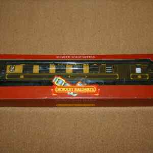 Hornby R233 Pullman Third Parlour Brake Coach (Unnumbered/Unnamed) Pre-Owned Boxed Complete with original decals that could be use on the side of the coach