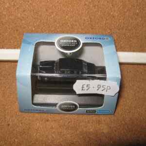 Oxford Diecast NDS005 Dark Blue Daimler DS420 Limo (Automobile) N Gauge