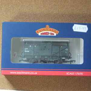Bachmann 37-711B 8Ton Cattle Wagon GWR Grey