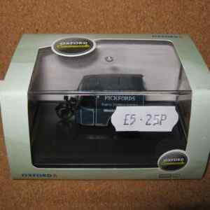 Oxford Diecast 76TV002 Pickfords Tricycle Van (Commercial) 1:76 Scale