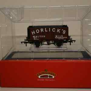 Bachmann 37-2016K 7 Plank End Door Wagon "Horlick's" Red Oxide (Bachmann Collectors Club 2016)