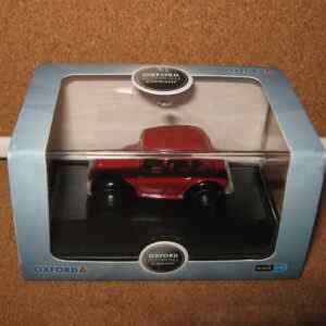 Oxford Diecast 76MES003 Maroon / Black Morris Eight E Series Saloon (Automobile) 1:76 Scale