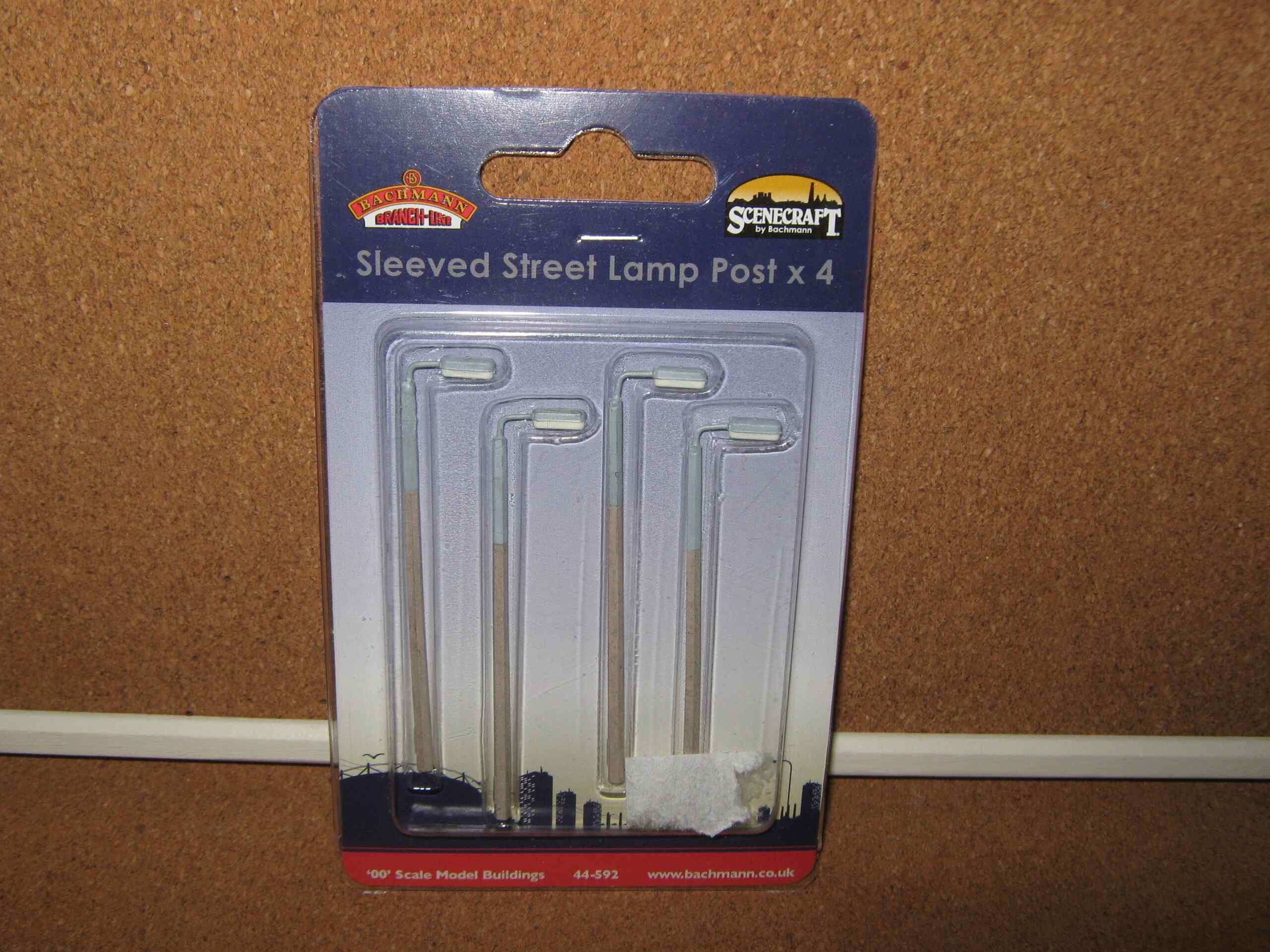 Bachmann Scenecraft 44-592 Sleeved Street Lamp Post x4 OO Scale 1 Bachmann Scenecraft 44-592 Sleeved Street Lamp Post x4 OO Scale