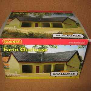 Hornby Skaledale R8783 Farm Outhouse OO Gauge