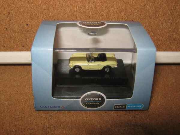 Miniature Autoart 1/43 - MG B Roadster MKII 1969, Jaune Pale Primrose