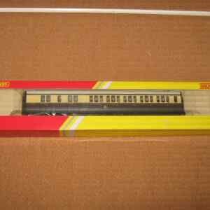 Hornby R4524 GWR Brake Coach 5121 Hornby Railroad Pre-Owned