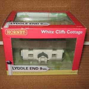 Hornby Lyddle End N8008 White Cliffs Cottage N Gauge