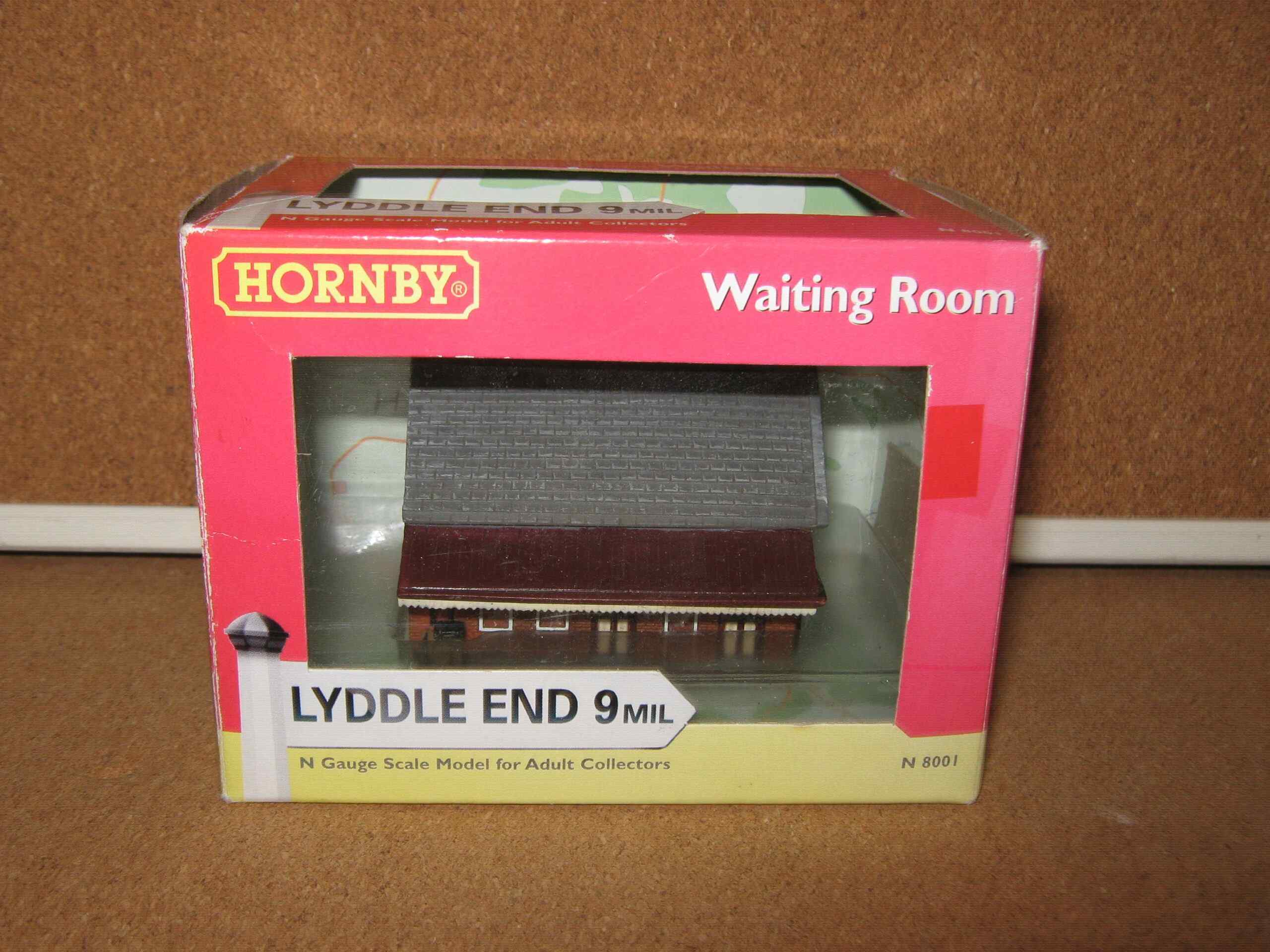thumbnail image 2 of Hornby OO Gauge Waiting Room Building Kit - General Store Model Railway Scene 2 of 3