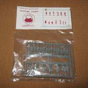 Dapol C008 Platform Figures OO/HO Scale Trackside Plastic Kit