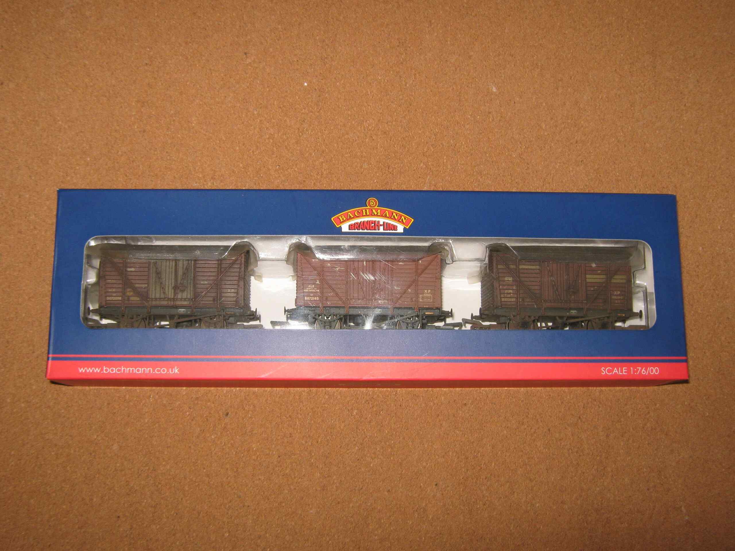 Bachmann Branchline 37 191Y 3 X 10 Ton Insulated Ale Wagons Weathered Bachmann branchline 37 191y 3 x 10 ton insulated ale wagons weathered