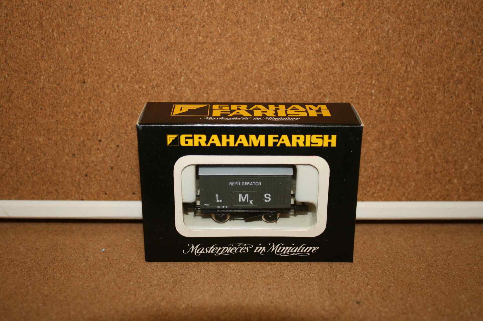 Graham Farish 3302 Bogie Van NE Pre-Owned - Wellingborough Trains & Models