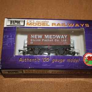Dapol No9 7 Plank Open Wagon "New Medway" OO Scale Pre-Owned