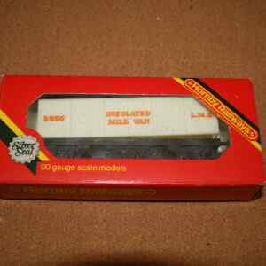 Hornby R671 6 Wheel Van Insulated Milk LMS Pre-Owned