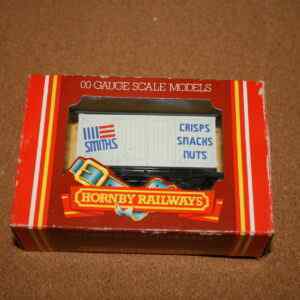 Hornby R725 Closed Van "Smiths Foods" Pre-Owned