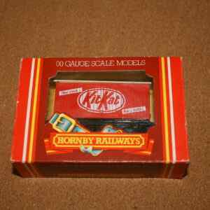 Hornby R722 Closed Van "KitKat" Pre-Owned