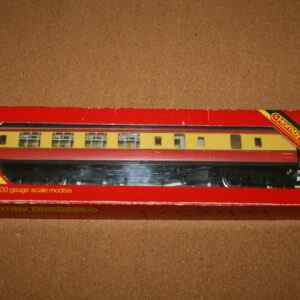 Hornby R438 BR Brake 3rd Coach No.M26545 Crimson & Cream Pre-Owned
