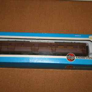 Airfix 54210-2 BR Centenary Brake Coach 3rd Maroon with Headboard Pre-Owned