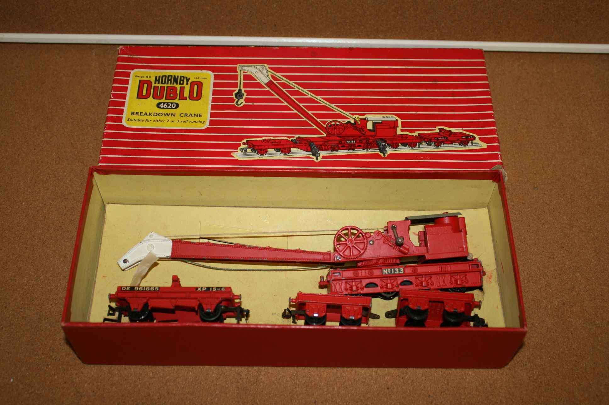 Hornby-Dublo 4620 75Ton Breakdown Crane with Match Trucks and Screw Jacks Pre-Owned Hook Needs Reattaching 2 Hornby-Dublo 4620 75Ton Breakdown Crane with Match Trucks and Screw Jacks Pre-Owned Hook Needs Reattaching - Image 2