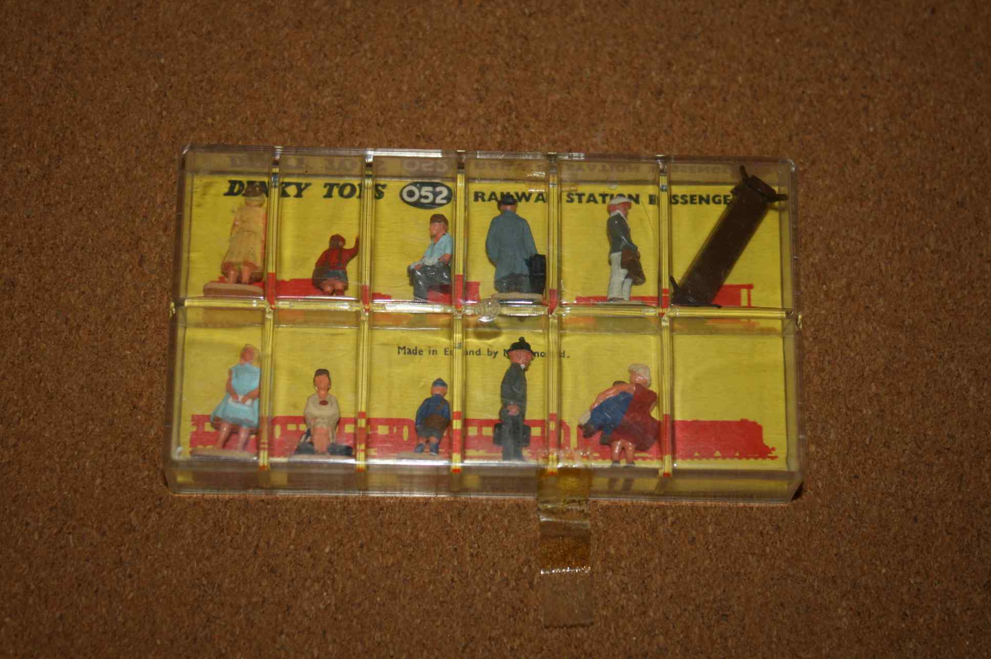 Dinky Toys, No. 052. Railway Station Passengers Mint/boxed. Scarce set from The Reference Collection 1 Dinky Toys, No. 052. Railway Station Passengers Mint/boxed. Scarce set from The Reference Collection