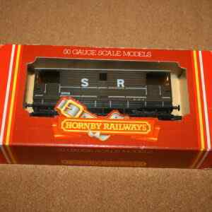 Hornby R029 SR Brake Van SR Dark Brown Pre Owned