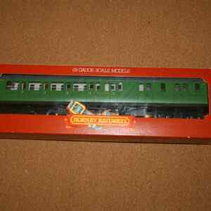 Hornby R487 SR Brake Coach 3rd Class Malachite Green Livery Pre-Owned