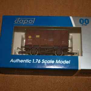 Dapol 4F-016-029 4 Wheel Banana Van B882125 in BR Bauxite (Weathered) Pre-Owned