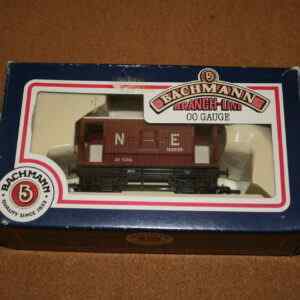 Bachmann 33-800 20 Ton 12' Standard Brake Van 162030 in NE Brown Livery Pre-Owned