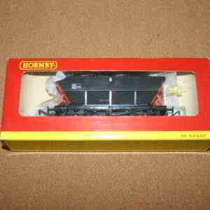 Hornby R6083 32.5 Ton HEA Hopper Wagons Loadhaul Pre-Owned
