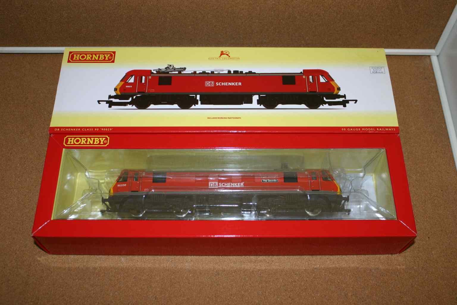 Hornby R3350 Class 90 DB Schenker 90036 "The Geordie" DCC Ready Pre-Owned 2 Hornby R3350 Class 90 DB Schenker 90036 "The Geordie" DCC Ready Pre-Owned - Image 2