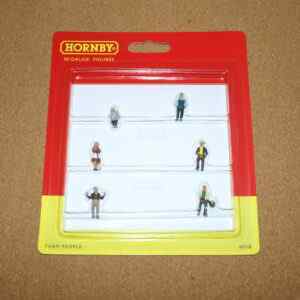 Hornby R7118 Farm People