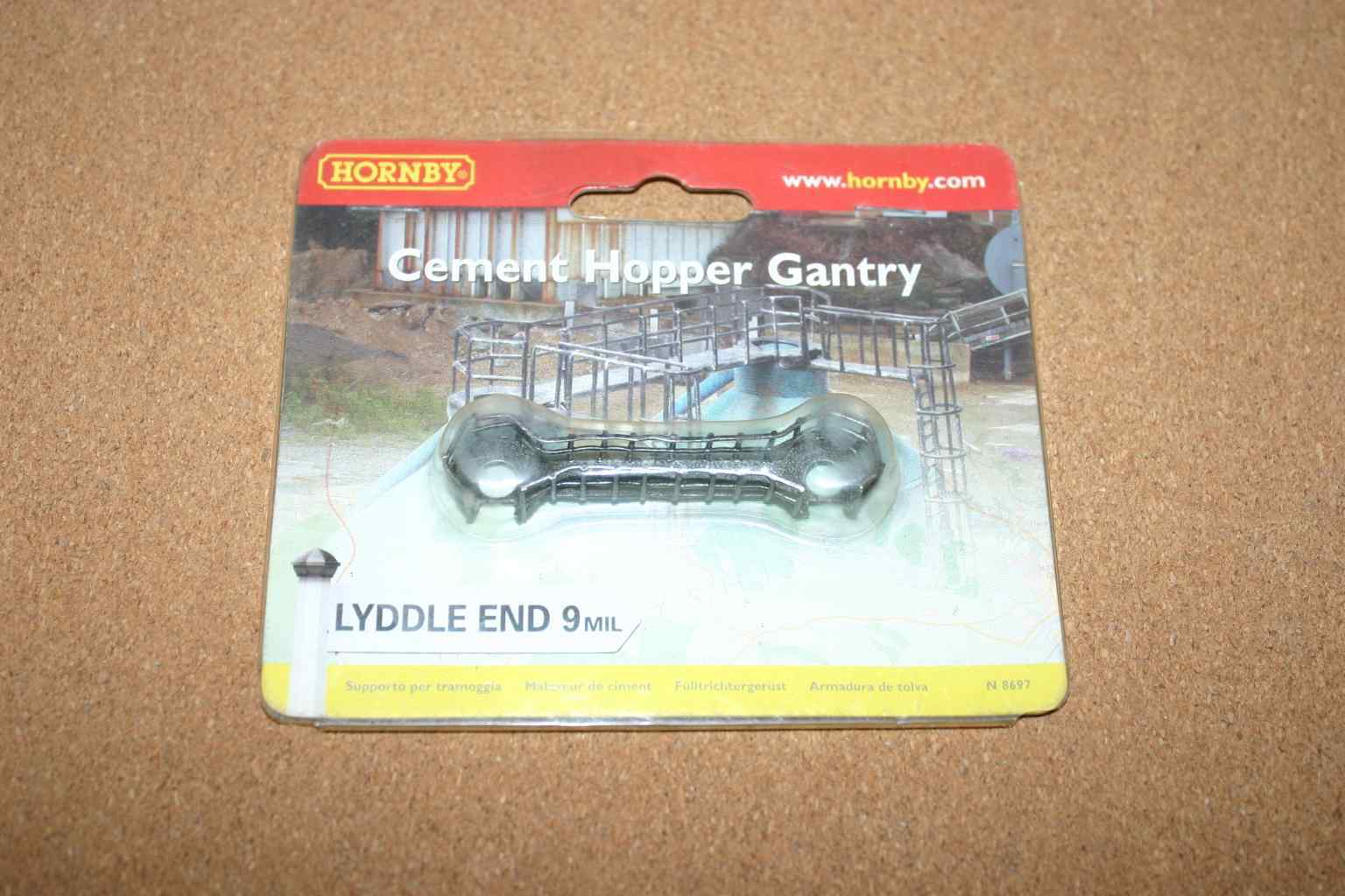 Hornby Lyddle End N8697 Cement Hopper Gantry N Gauge 1 Hornby Lyddle End N8697 Cement Hopper Gantry N Gauge