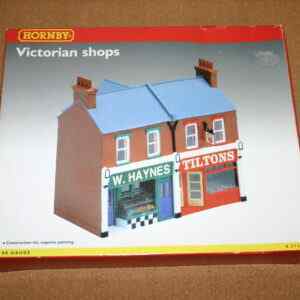 Hornby R274 Victorian Shops OO Gauge Model Kit (Plastic Construction Kit)