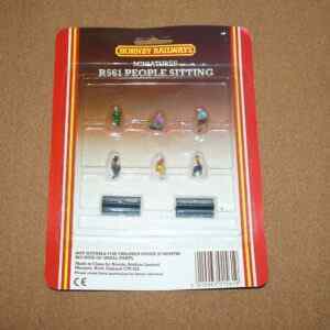 Hornby R561 People Sitting