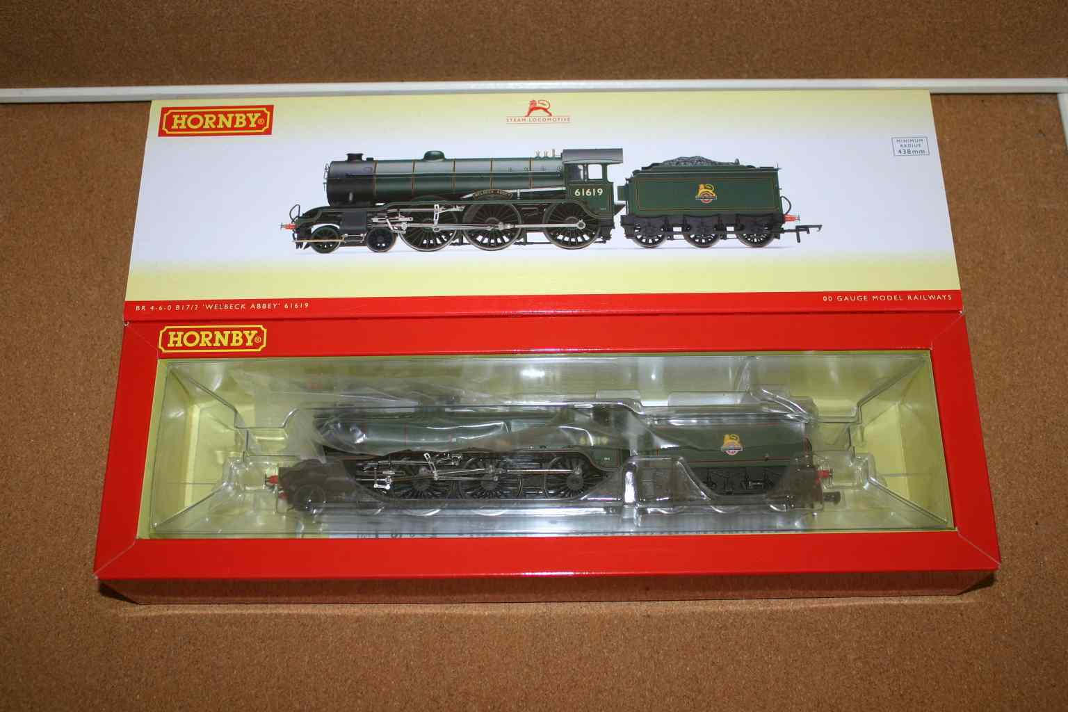 Hornby R3448 BR B17 "Welbeck Abbey" Early Crest No.61619 DCC Ready 2 Hornby R3448 BR B17 "Welbeck Abbey" Early Crest No.61619 DCC Ready - Image 2