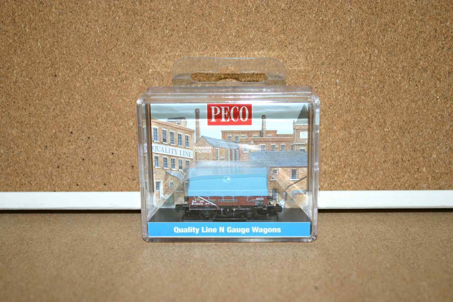 Peco NR-1201B BR Clay Hood Wagon UCV No. B743470 Bauxite N Gauge 1 Peco NR-1201B BR Clay Hood Wagon UCV No. B743470 Bauxite N Gauge