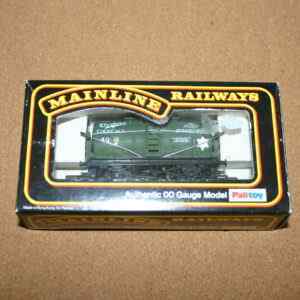 Mainline 37-147 14T Tank Wagon 49 in Crosfield Chemicals Livery Pre-Owned