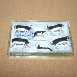 Preiser 73013 Black & White Cows (Pkt of 6) OO Scale