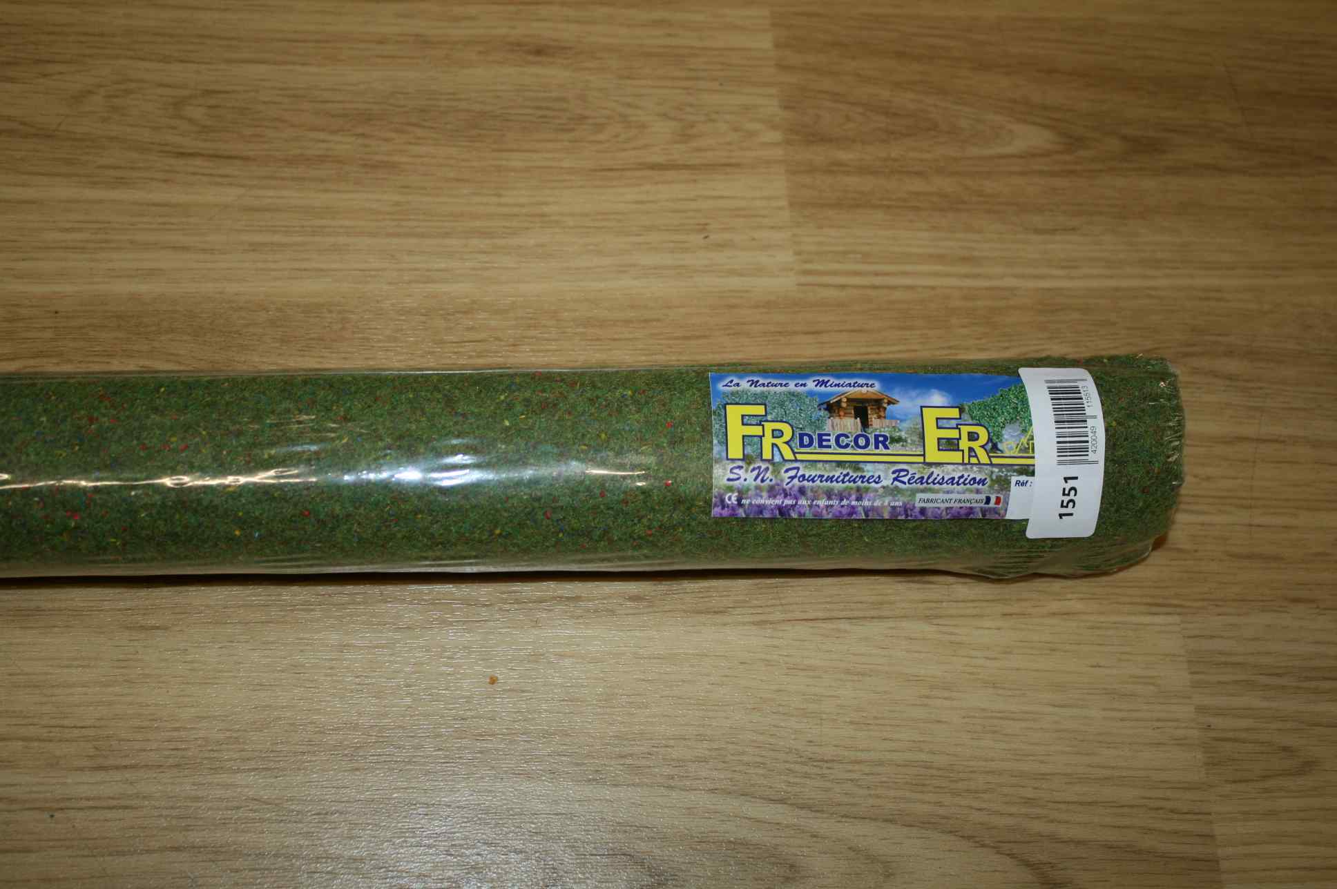 TP ER1551 Grass Mat Flowered Field Green 100 x 75cm 2 TP ER1551 Grass Mat Flowered Field Green 100 x 75cm - Image 2