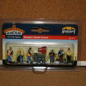 Bachmann Scenecraft 36-411 Modern Street Scene OO Scale Figures