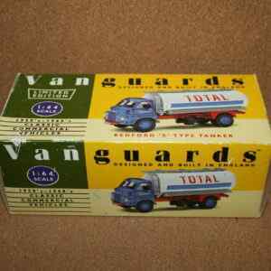 Vanguards VA7003 Bedford 'S' Type Tanker Total Oil 1:64 Scale