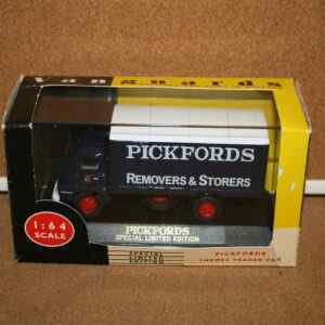 Vanguards VA6003 Ford Thames Trader Van Pickfords 1:64 Scale