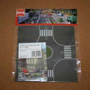 Busch 1102 Road Roundabout (With Grass Middle) N Scale