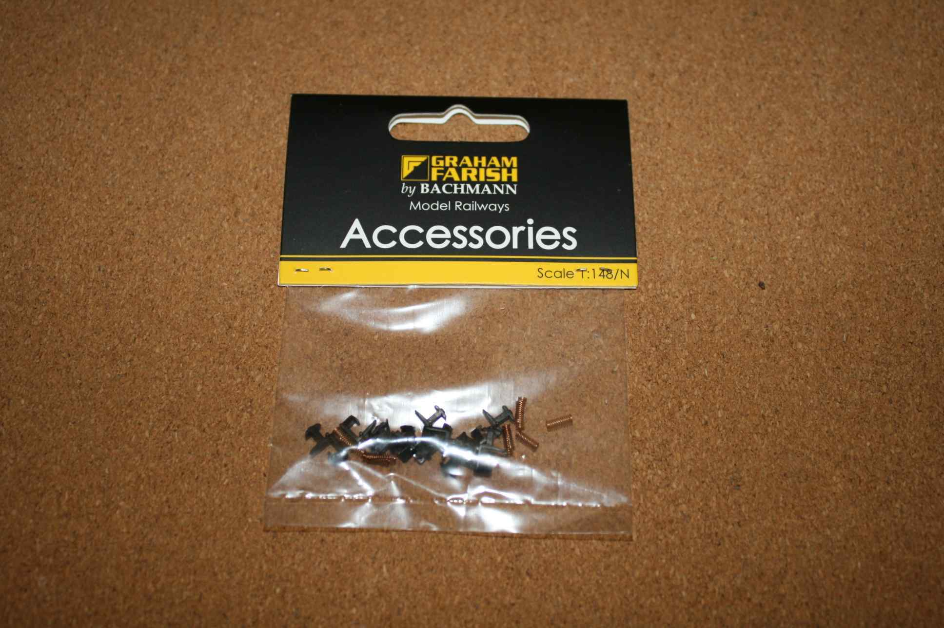 Graham Farish 379-405 Couplings and Spring Pkt of 10 N Gauge 1 Graham Farish 379-405 Couplings and Spring Pkt of 10 N Gauge