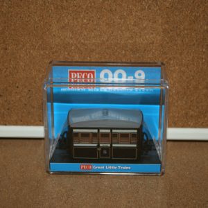 Peco GR559 FR "Bug Box" Coach 3rd Class Victorian Livery No.5 009 Scale