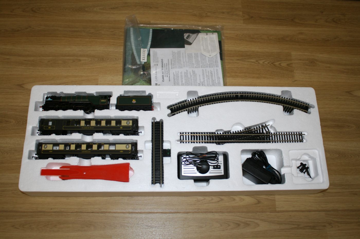 Hornby R1225 Tornado Express Train Set DCC Ready Pre-Owned 2 Hornby R1225 Tornado Express Train Set DCC Ready Pre-Owned - Image 2