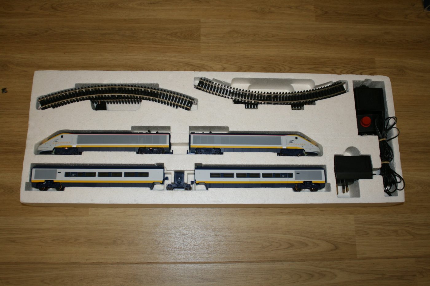 Hornby R816 EuroStar Train Set Pre Owned See Details In Description 2 Hornby R816 EuroStar Train Set Pre Owned See Details In Description - Image 2