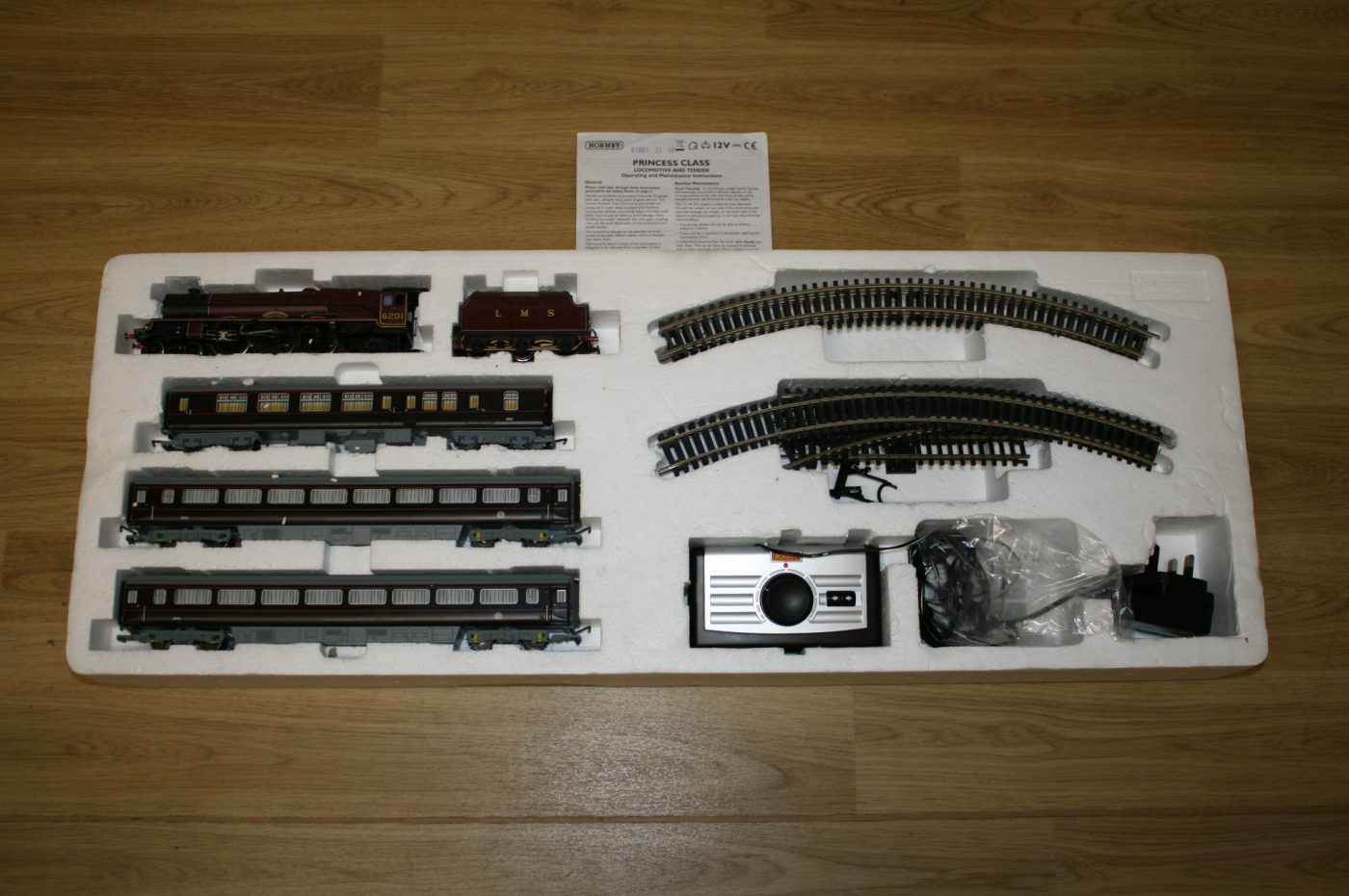 Hornby R1057 The Royal Train OO Scale Train Set Pre-Owned Read Description 2 Hornby R1057 The Royal Train OO Scale Train Set Pre-Owned Read Description - Image 2