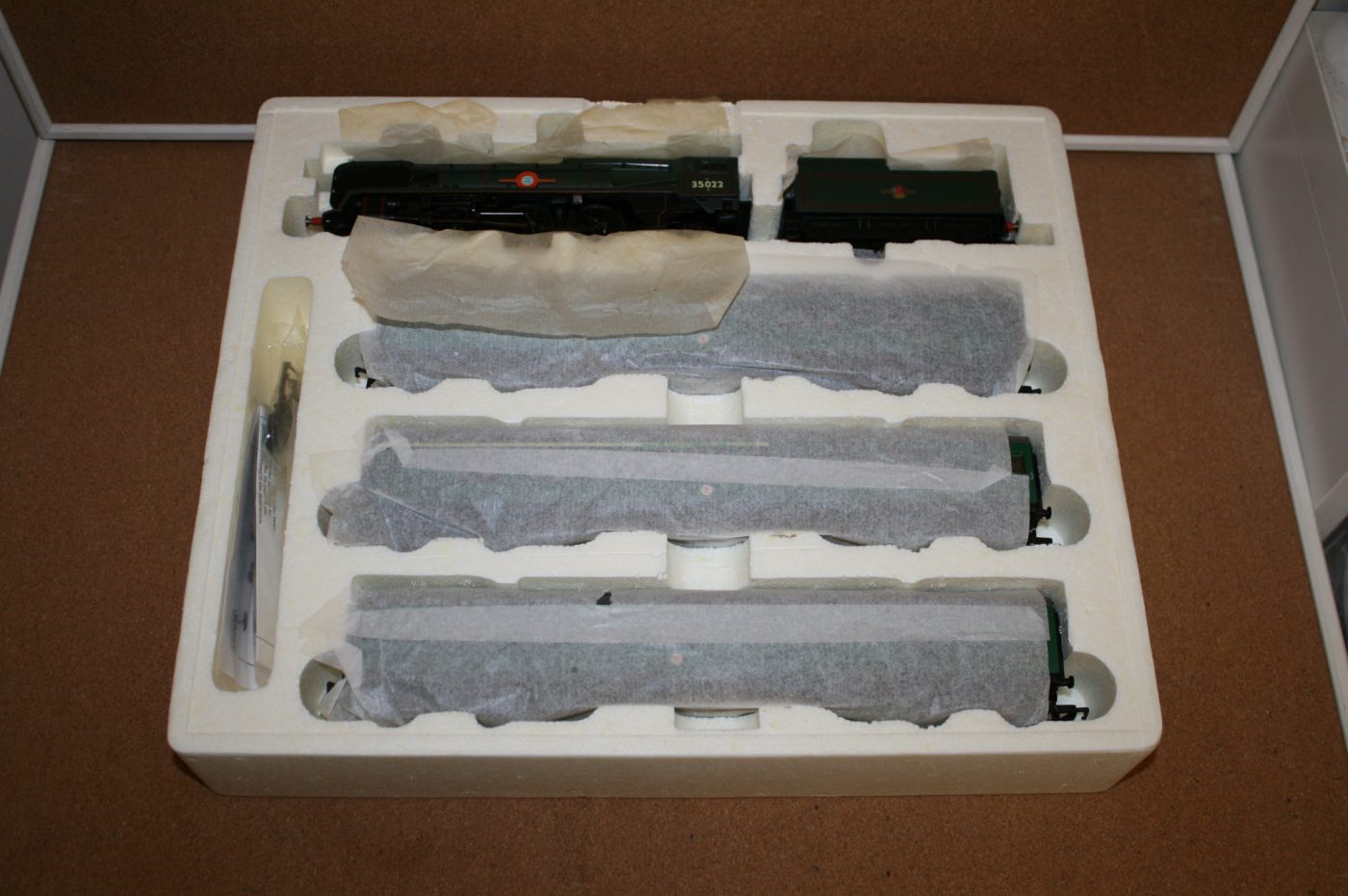 Hornby R2194 The Atlantic Coast Express Train Pack Pre-Owned 2 Hornby R2194 The Atlantic Coast Express Train Pack Pre-Owned - Image 2