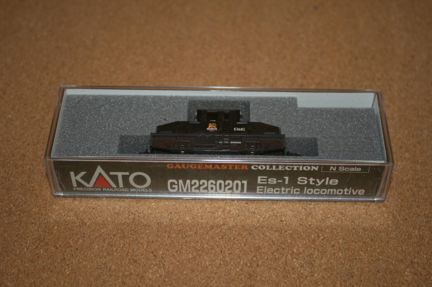 Kato GM2260201 ES-1 Style Electric Locomotive BR E3682 N Gauge Pre-Owned 1 Kato GM2260201 ES-1 Style Electric Locomotive BR E3682 N Gauge Pre-Owned